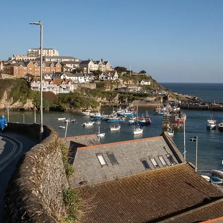 Family In Newquay Parking 3 Mins To * نيوكويي