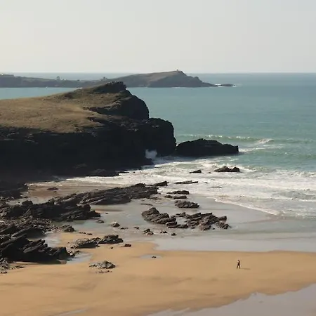 Family In Newquay Parking 3 Mins To